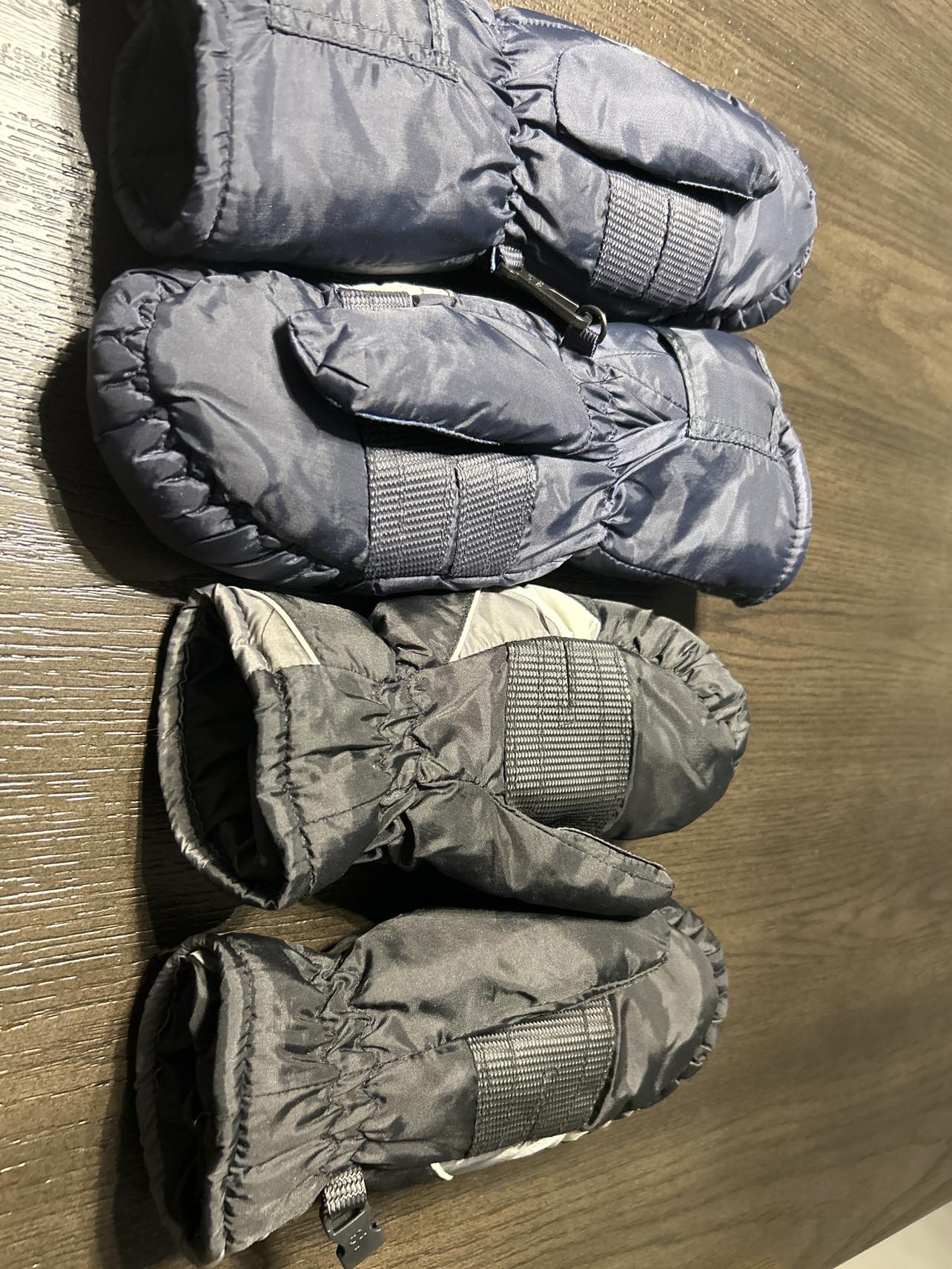 #FREE-CYCLE.  Kids winter  mittens  ( HOTPAWS) image indicator(2)