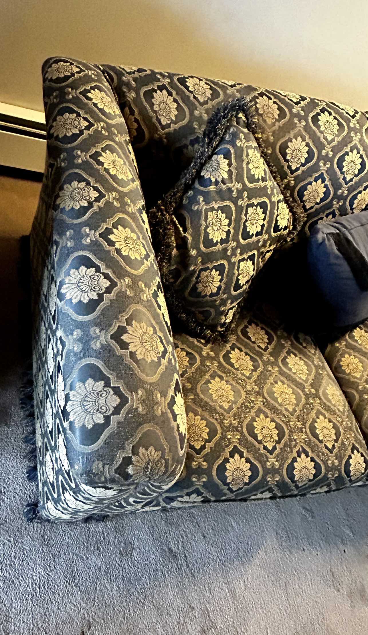 2 matching sofas , 3 seater & love-seat, flared out arms - photo 5