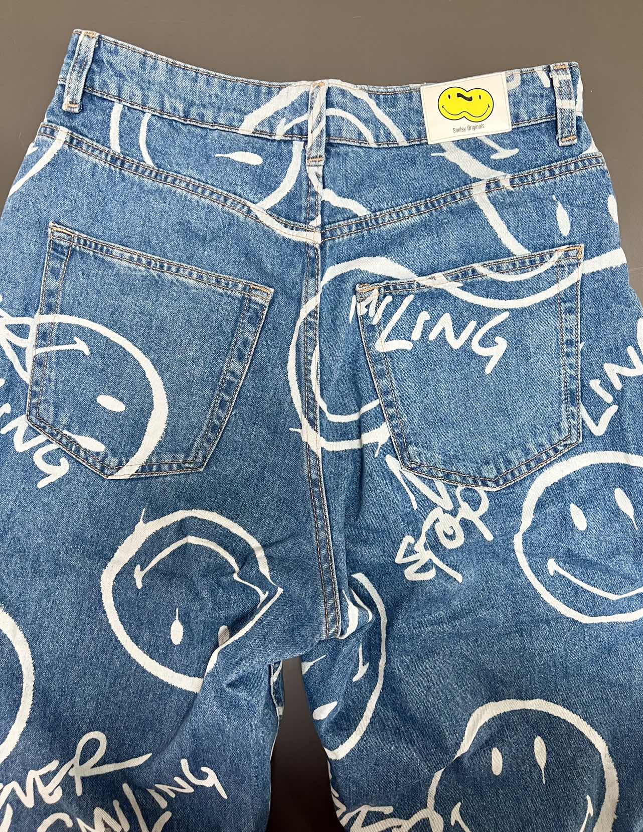 EUC H&M Smiley Jeans , Ladies Size 6 🥕 image indicator(6)