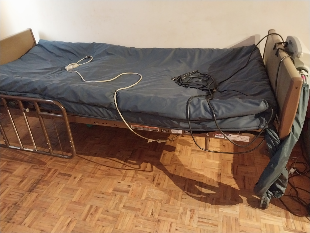 hospital bed with special mattress and feeding table image indicator(2)