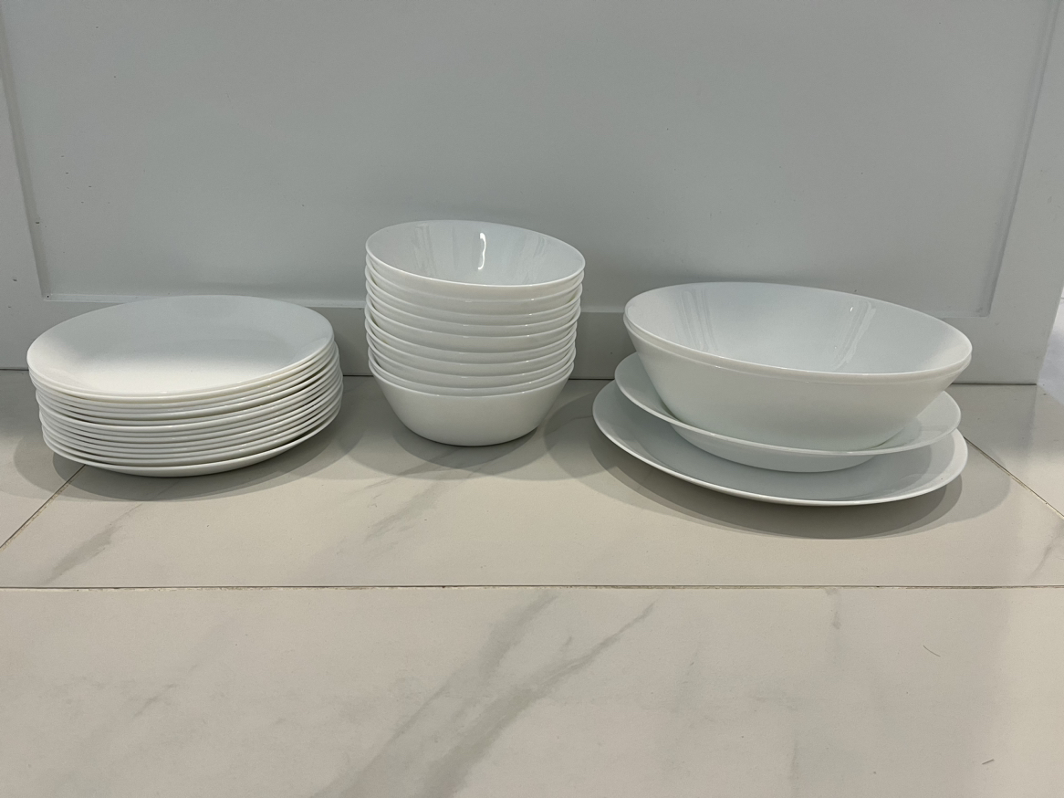 Dinnerware dishes plates bowls x 28 pieces
