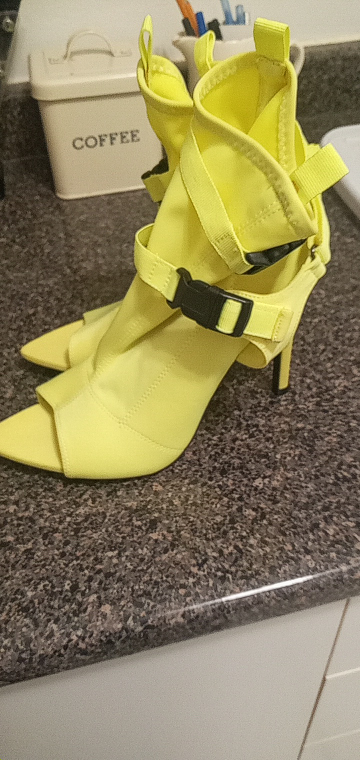 womans size 7 heels never worn - photo 2