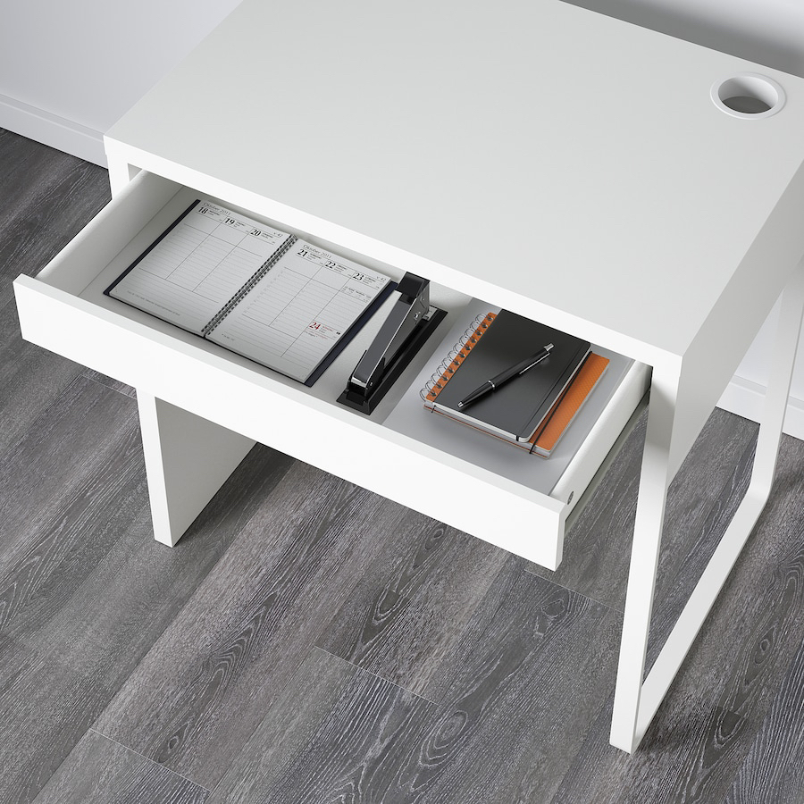 Desk - photo 2