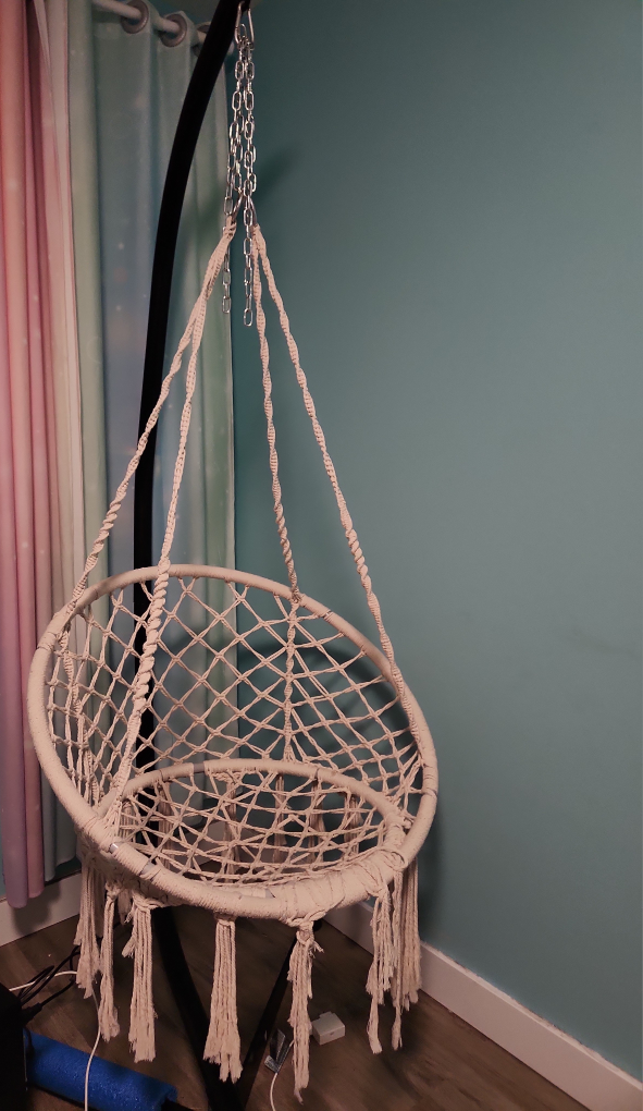 swinging/ hanging chair