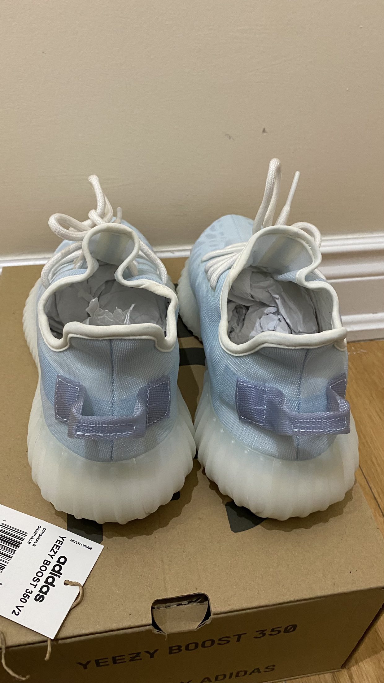 Yeezy boost 350 V2 Mono Ice image indicator(4)