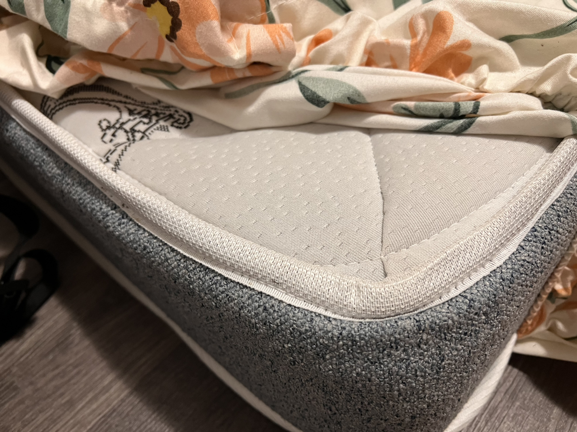 Twin bed with pillows for free! - photo 2