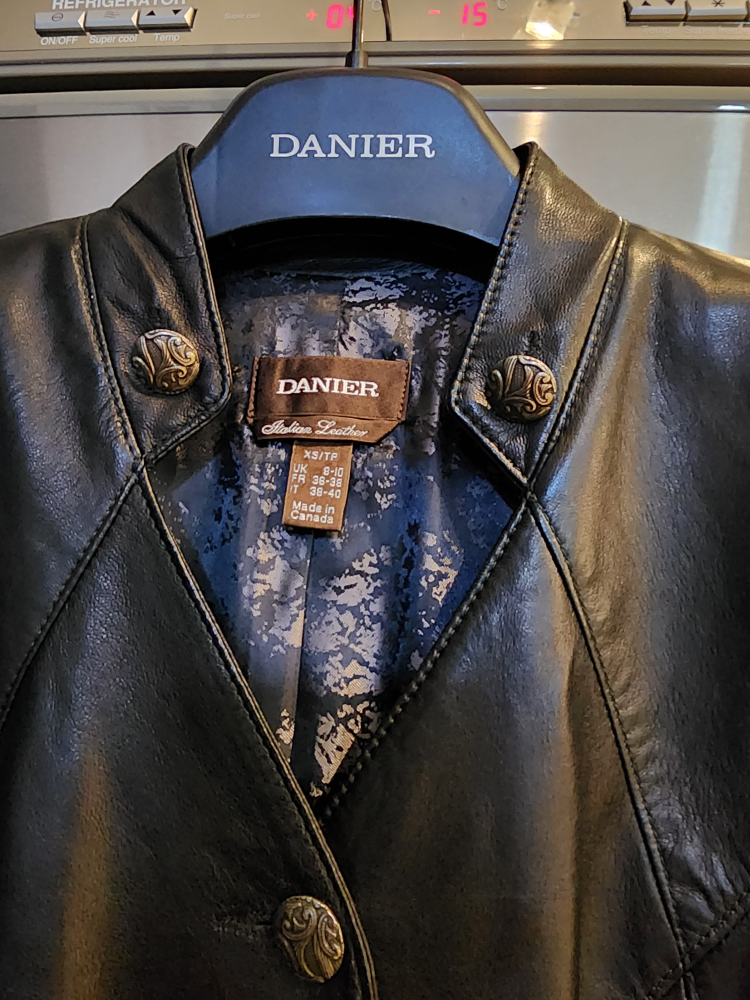 XS Danier Women Leather Jacket image indicator(2)