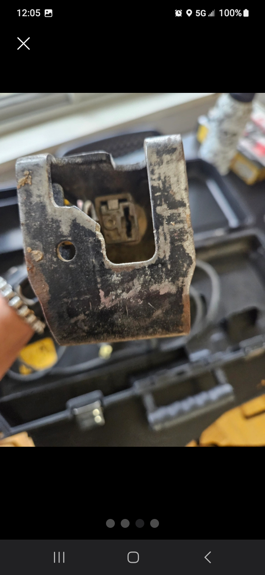 DEWALT SAW - photo 3