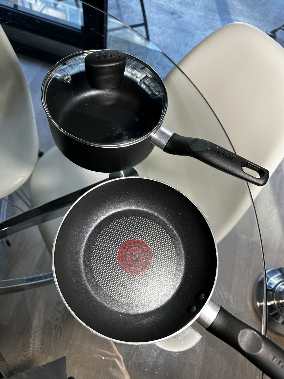 Stew pot and frying pan