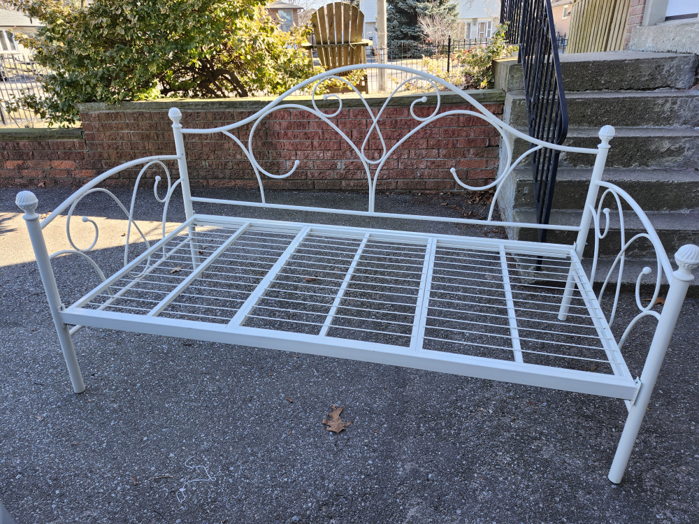 Daybed frame