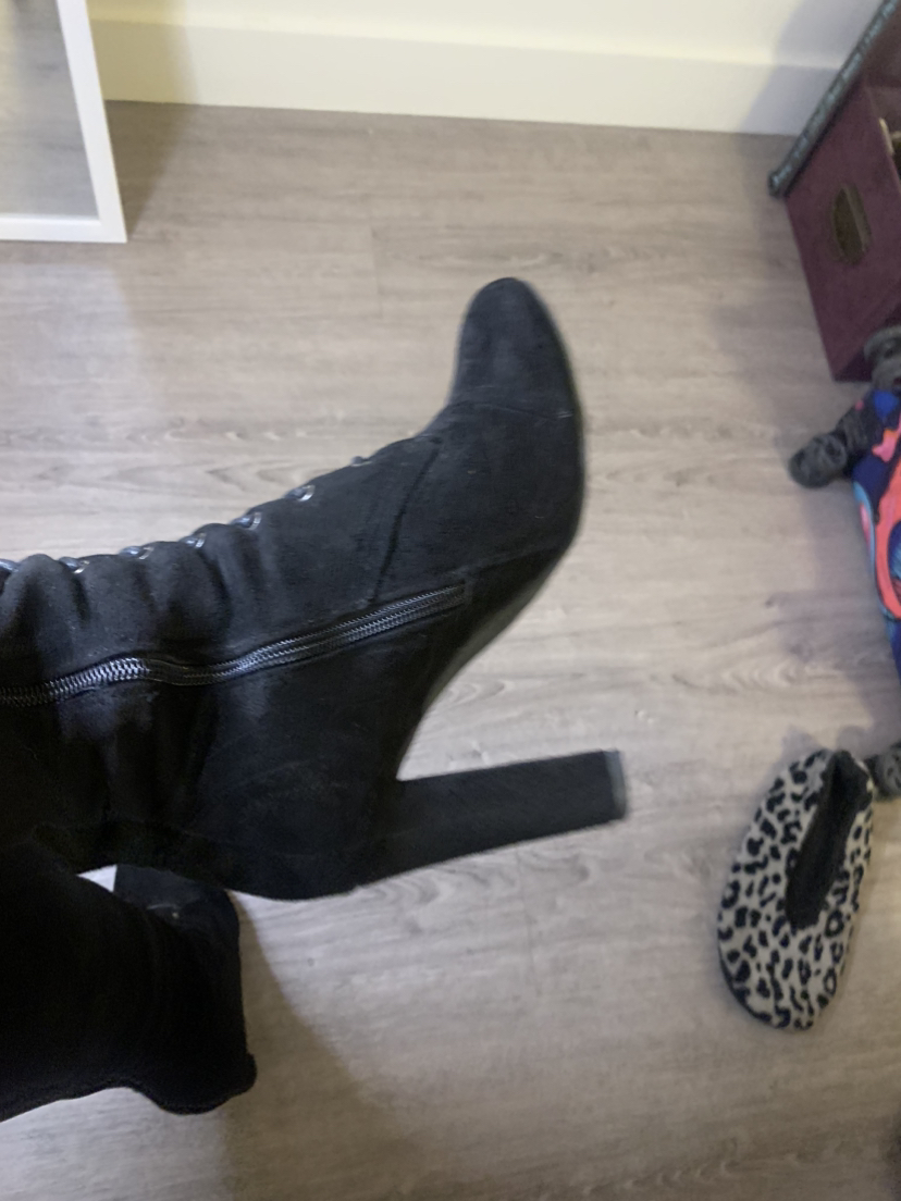 Knee high black suede  boots image indicator(5)