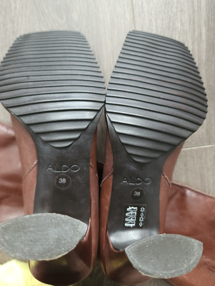 Aldo size38 Genuine Leather Boots+ Ankle Boots 37 and  Pump 38 image indicator(4)