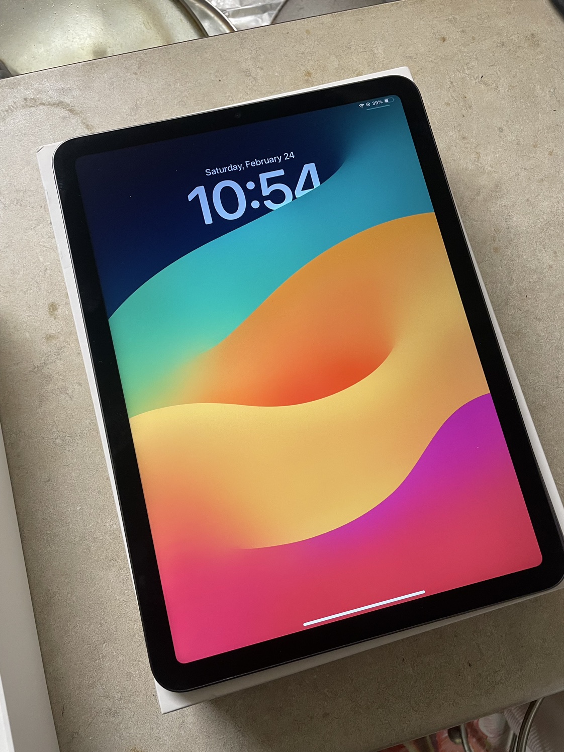 Excellent - IPad Air 5 M1 64GB, w/ Case, Box, Charger image indicator(9)