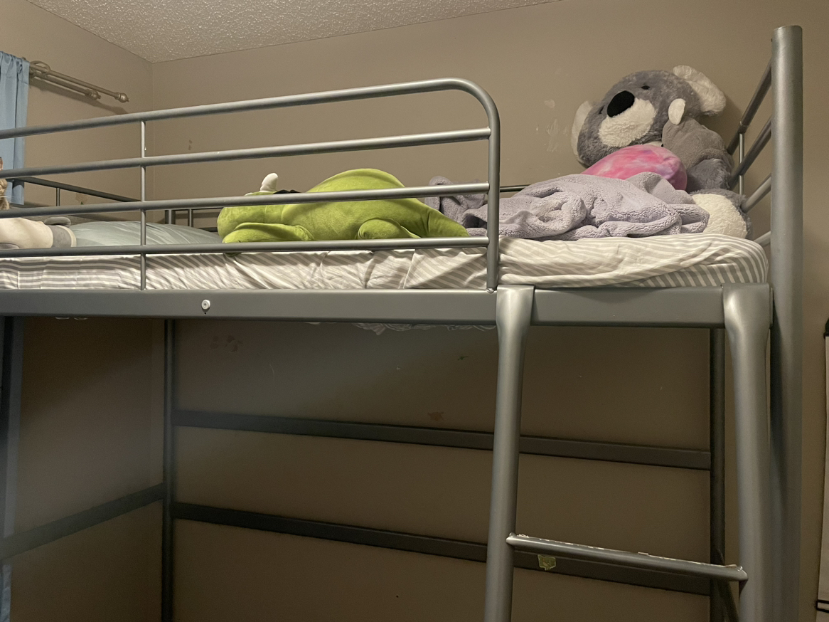 Loft bed thumbnail
