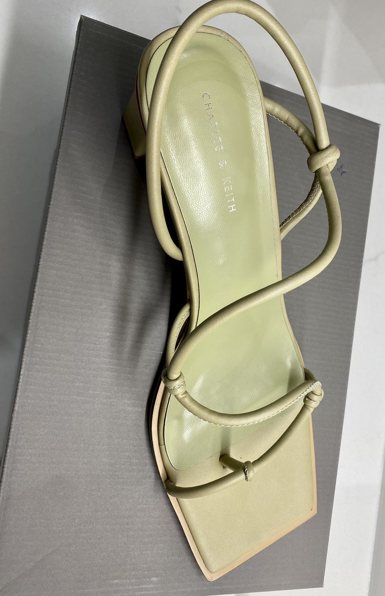 💌 BNIB Never Worn Charles and Keith Sandals , size 41 image indicator(9)