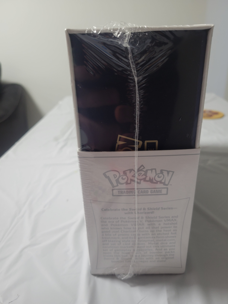 sword and shield ultra premium collection image indicator(3)