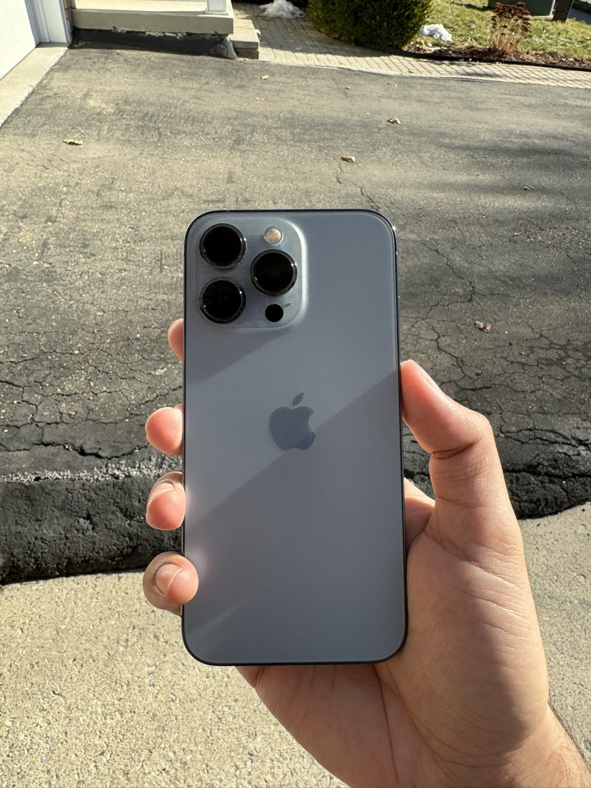 Apple iPhone 13 Pro, 256GB, Sierra Blue thumbnail