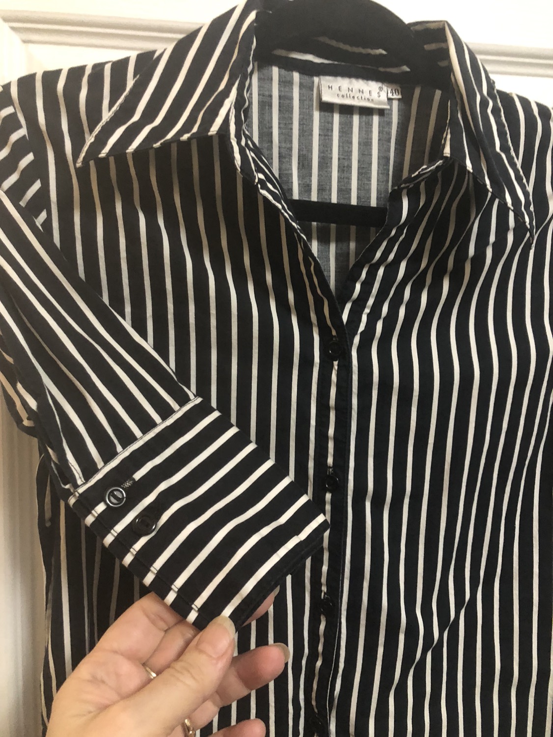 Blouse stripes black& white image indicator(2)