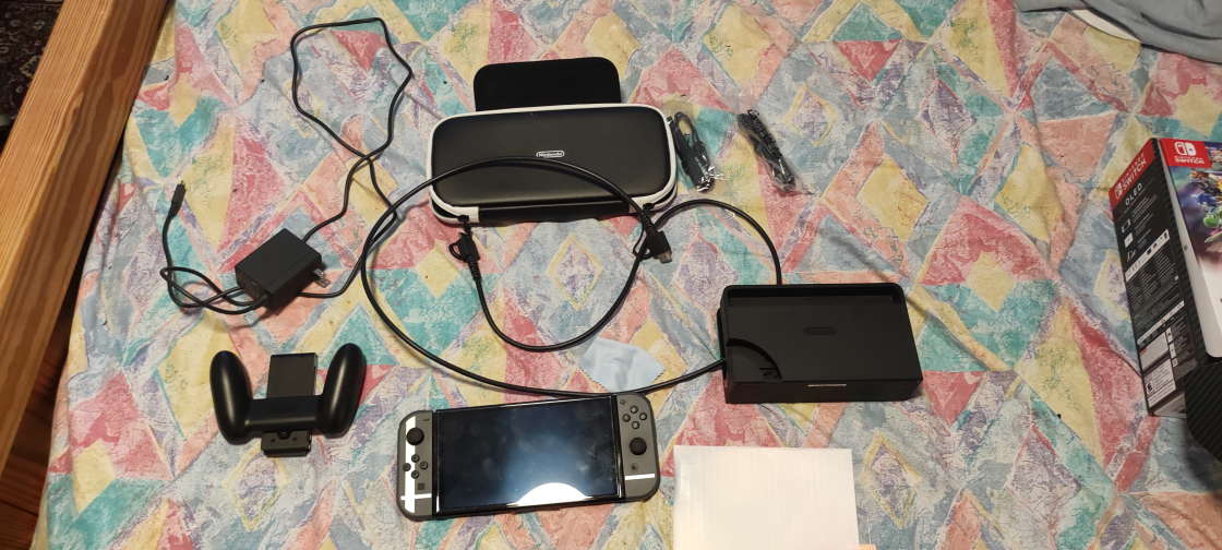 Nintendo switch OLED - photo 2