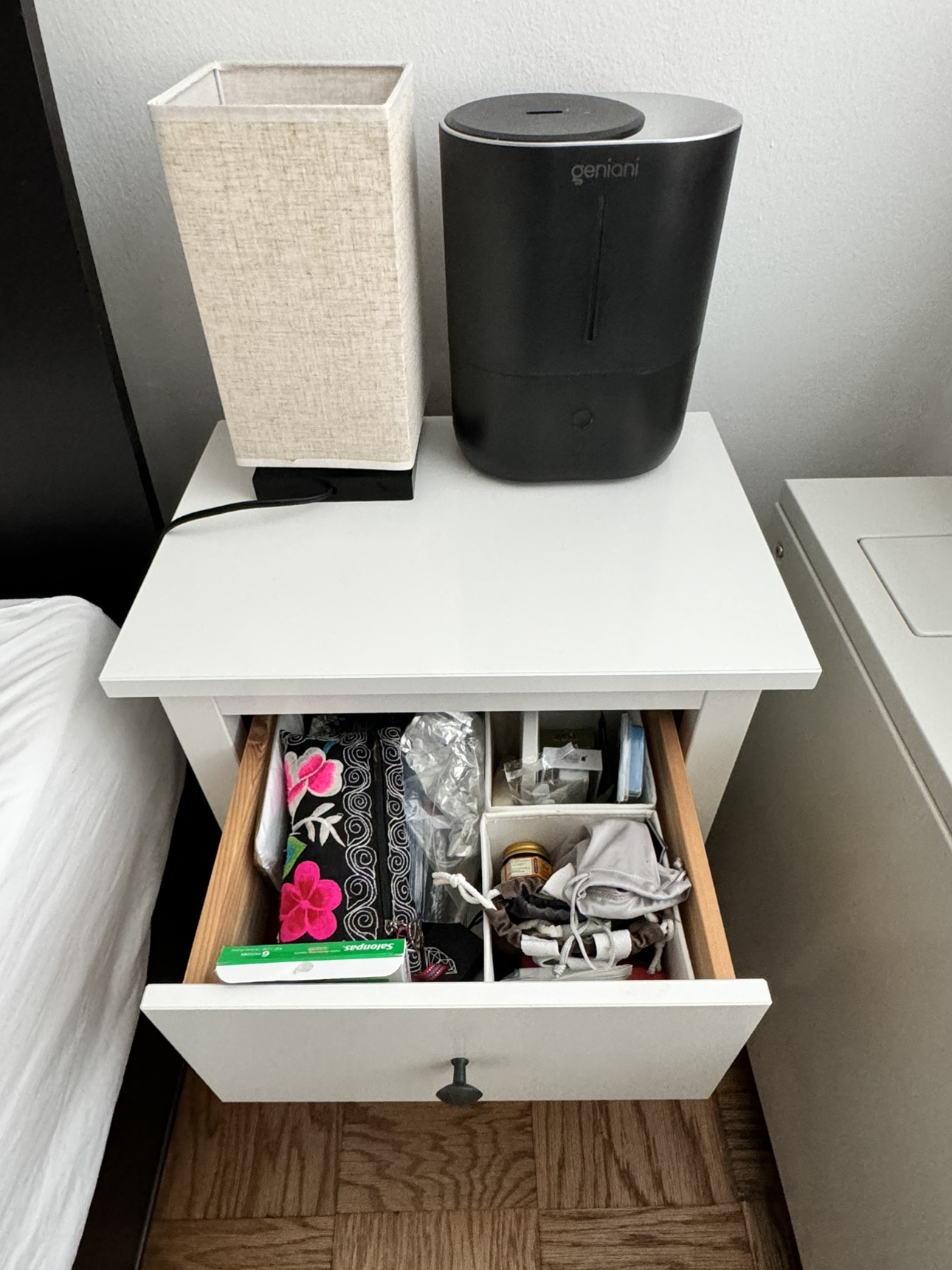 White 2-Drawer Nightstand / Chest - photo 2