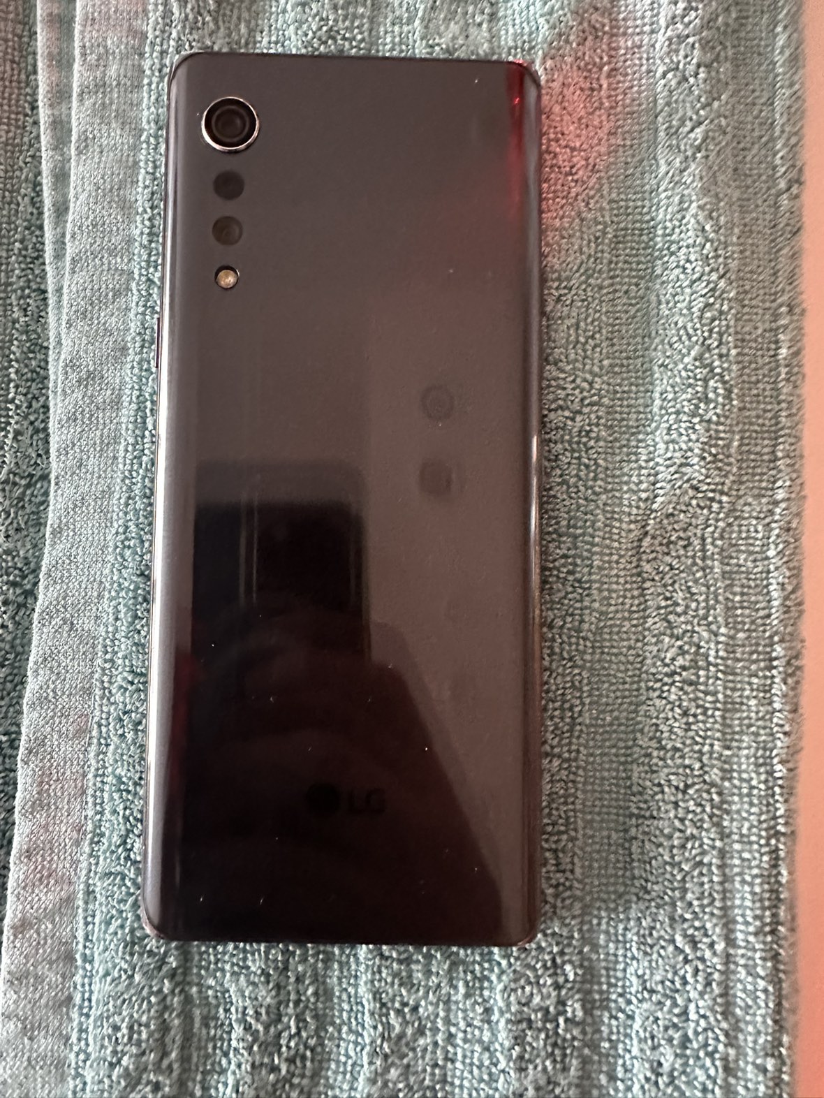 LG VELVET 128 gb - $170 obo - photo 3