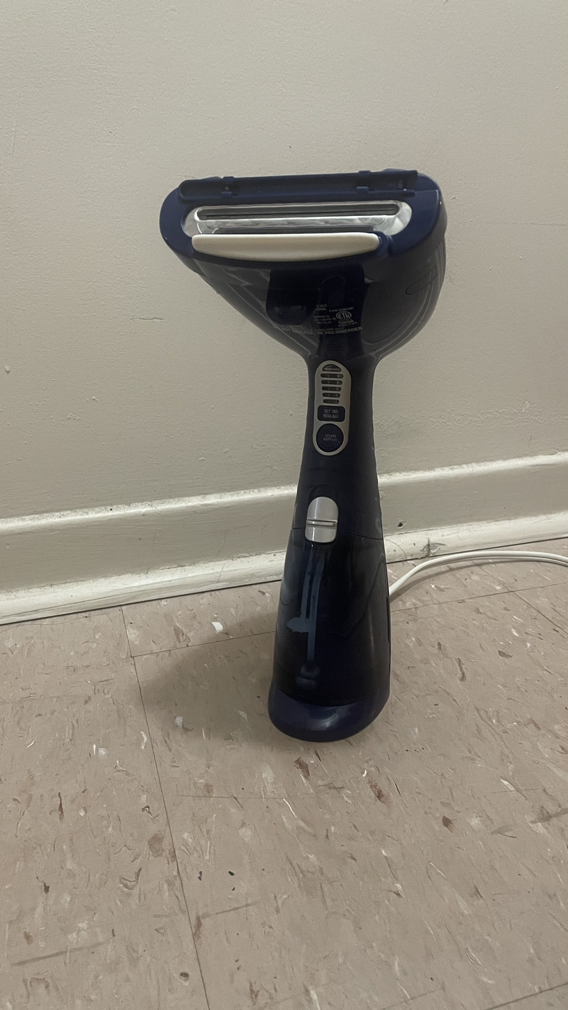 HANDHELD FABRIC STEAMER - photo 2