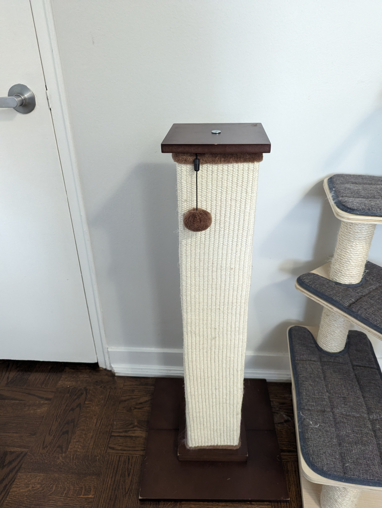 Amazon Basics Large Premium Tall Cat Scratching Post thumbnail