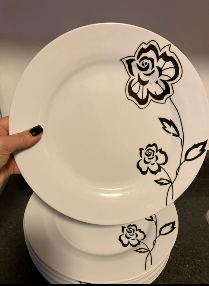 7 dinner plates, 7 dessert plates and 6 soup plates image indicator(4)
