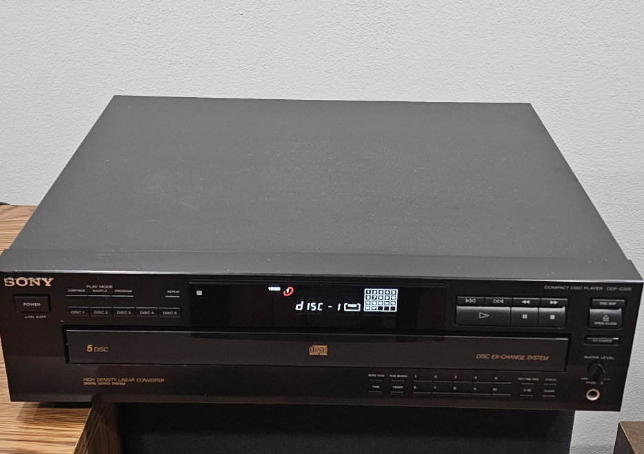 Vintage Sony 5 Disc CD player CDP-C335 with Remote