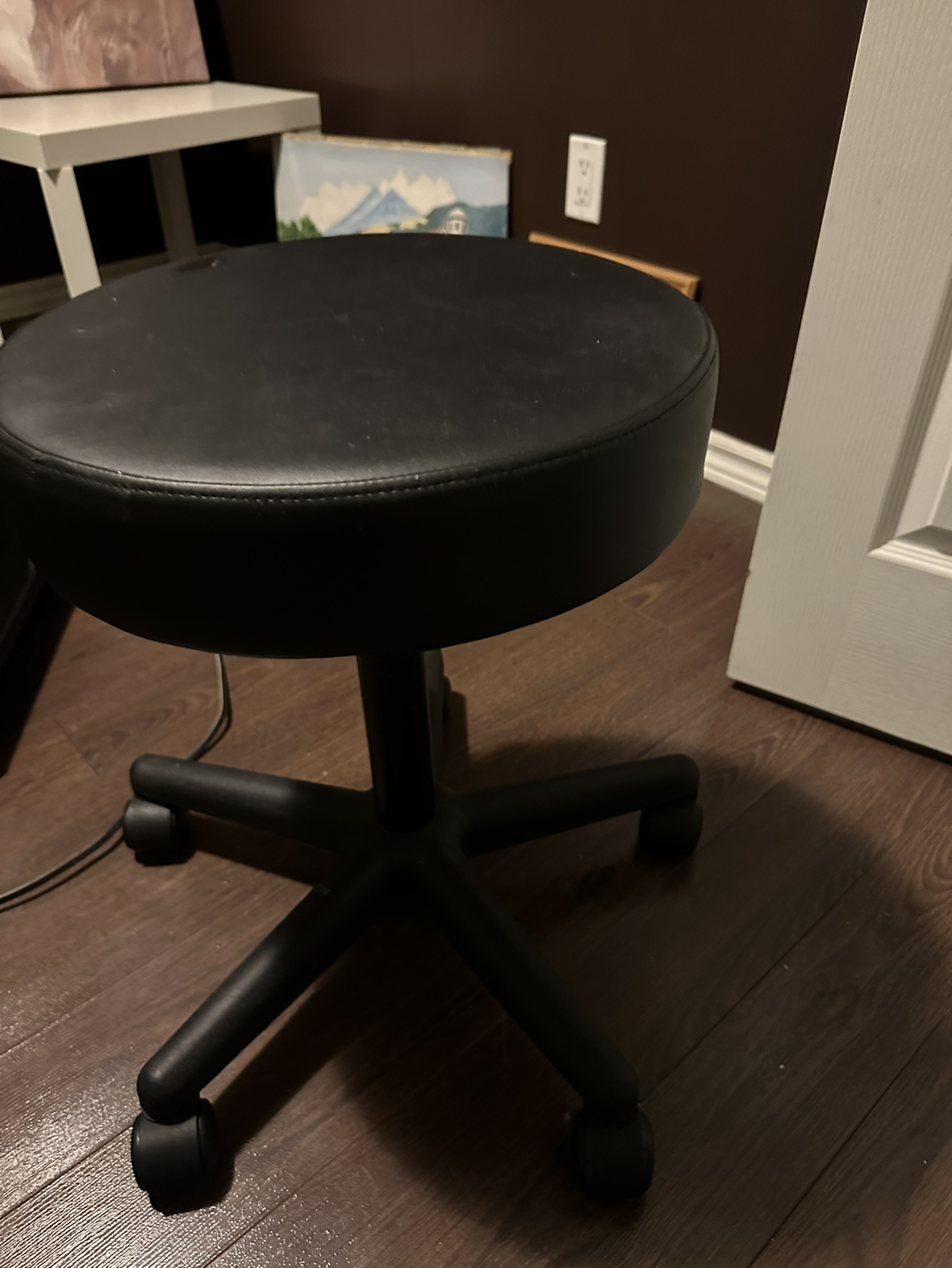 Great stool with adjustable height - photo 2