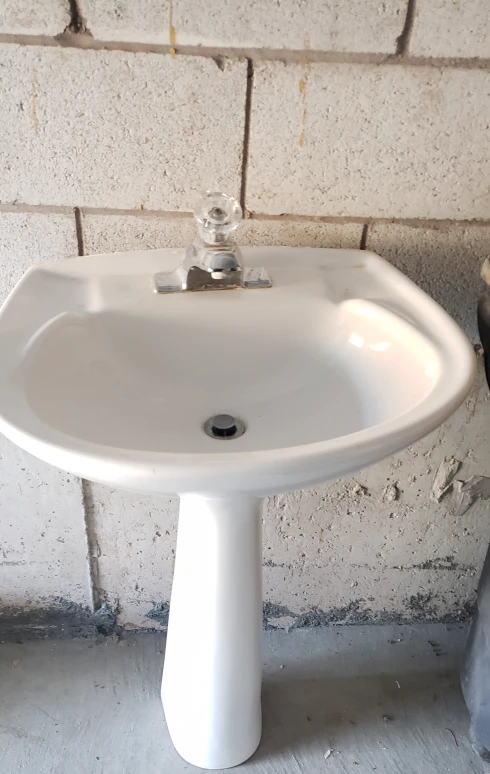 #freecycle Ceramic Pedestal Sink with Tap thumbnail