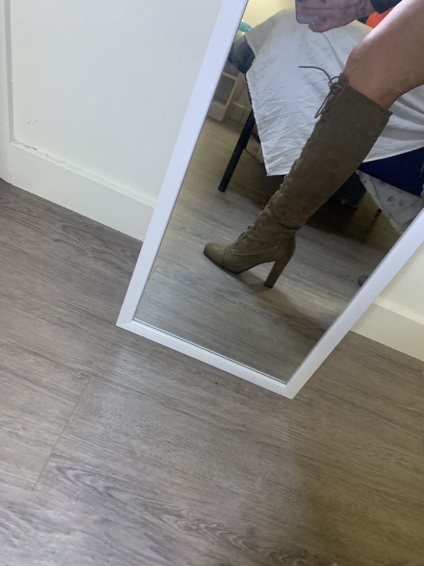 Knee high tan  suede high heal boots - photo 2
