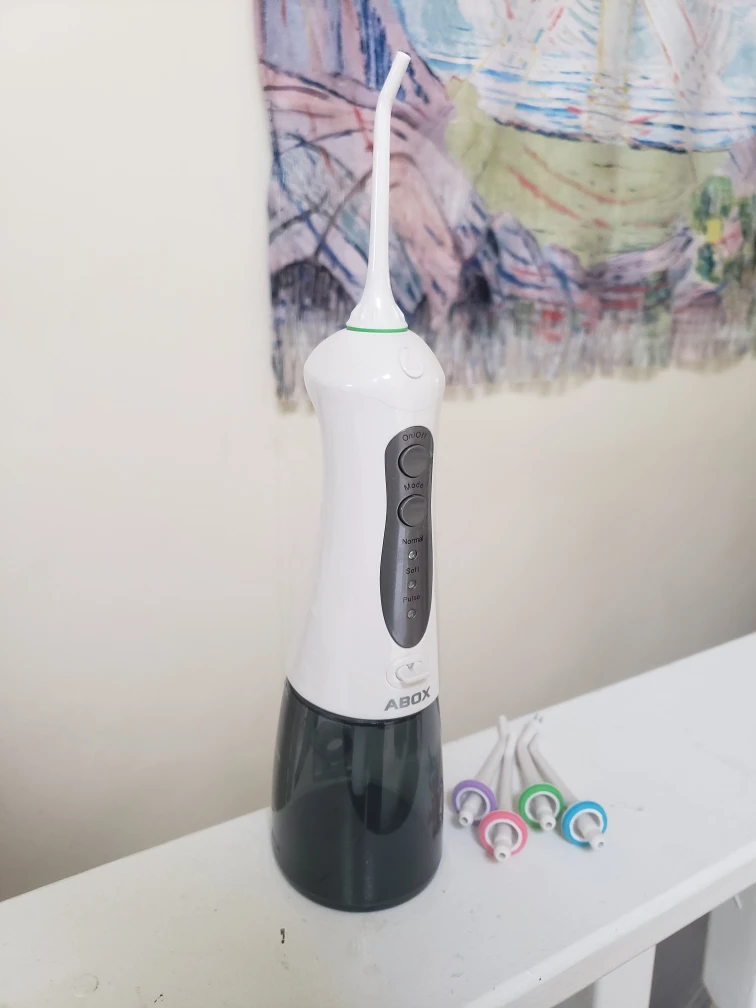 Water flosser / oral irrigator thumbnail