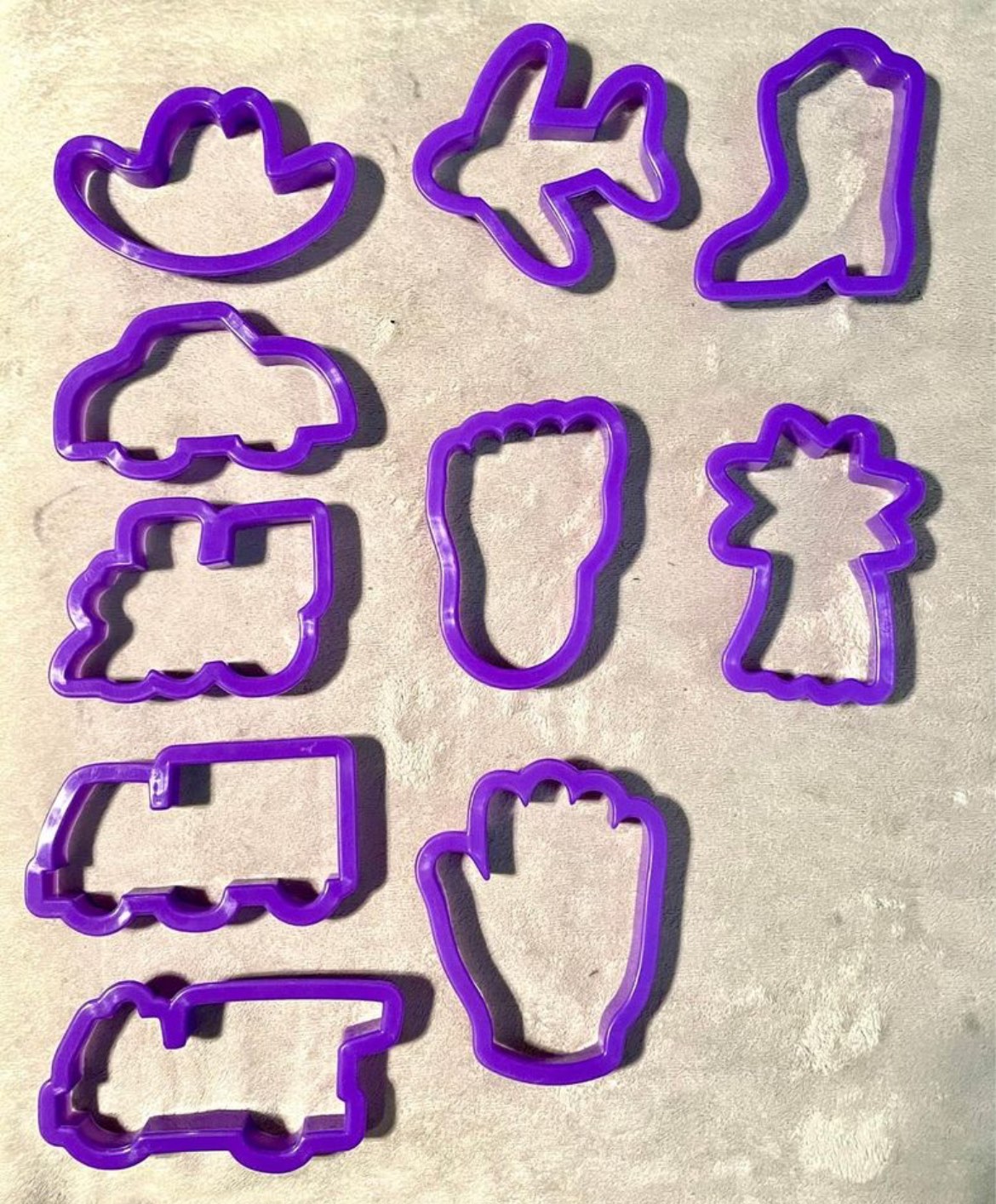 WILTON COOKIE CUTTERS (60 pieces) image indicator(3)