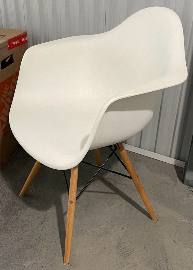 1 White Arm Chair (Used)