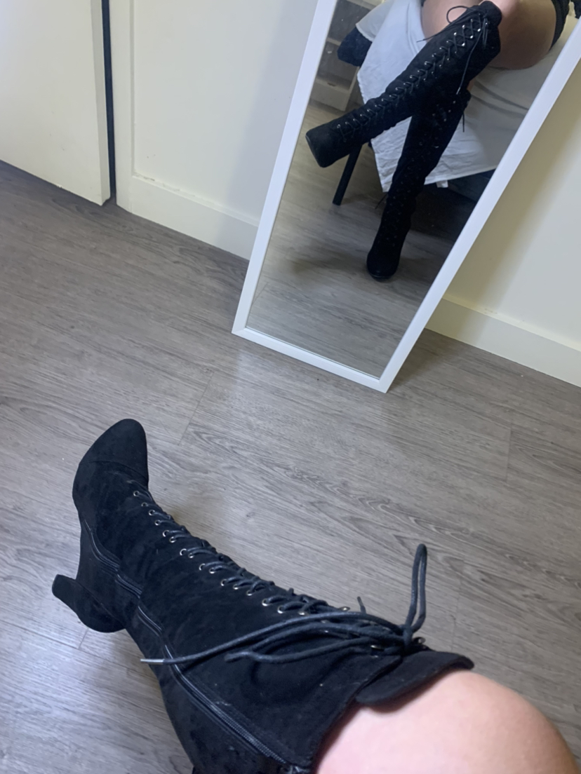 Knee high black suede  boots image indicator(3)