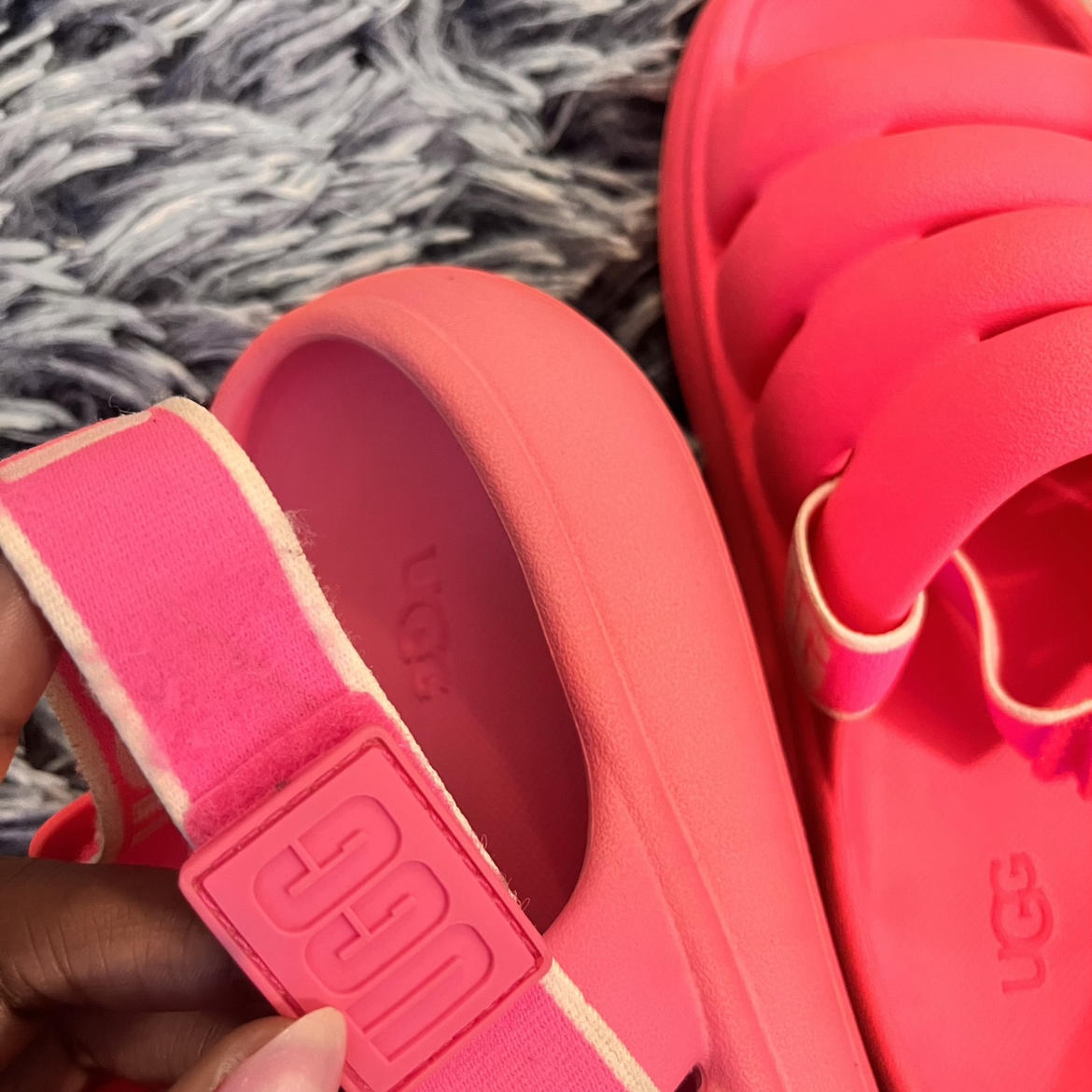 Ugg Sport Yeah in Hot Pink! Women’s Size 5 - photo 5