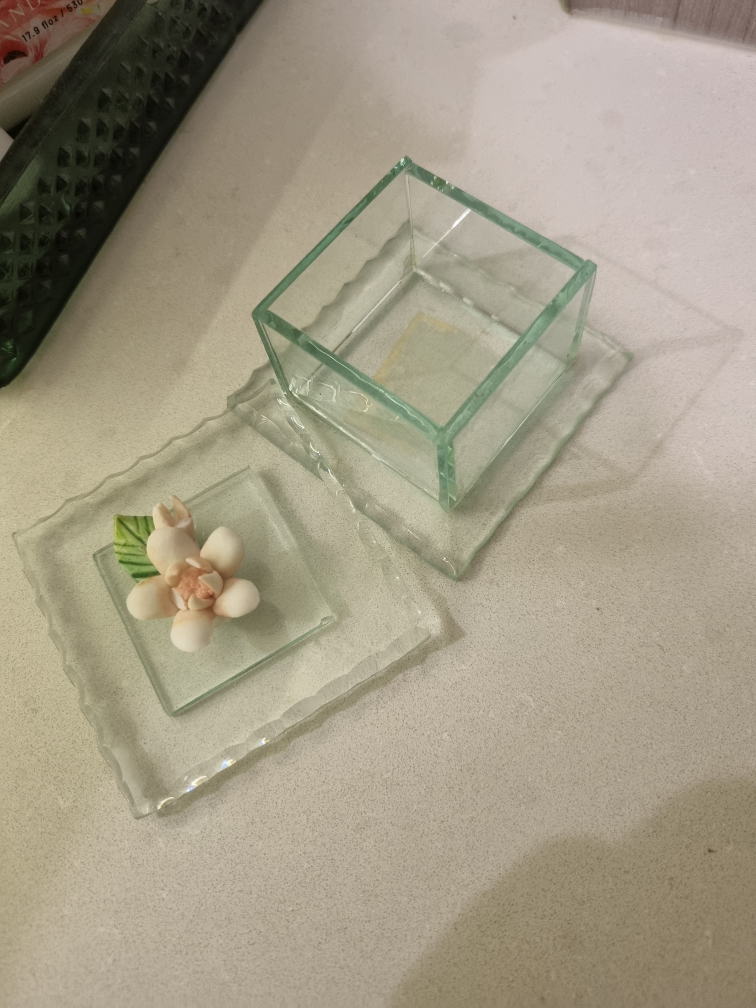 Ornamental glass box thumbnail