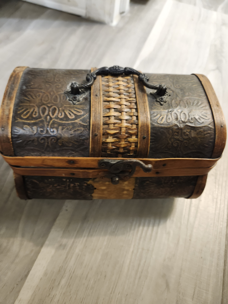 small old treasure box #freecycle thumbnail