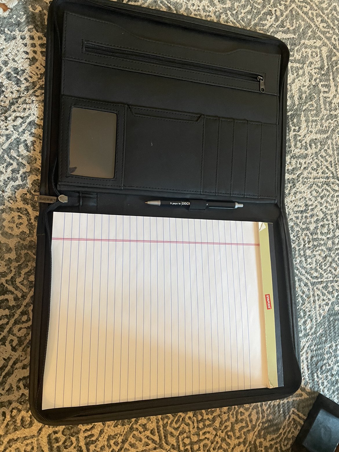 Free faux leather portfolio - great for resumes and interviews - photo 2