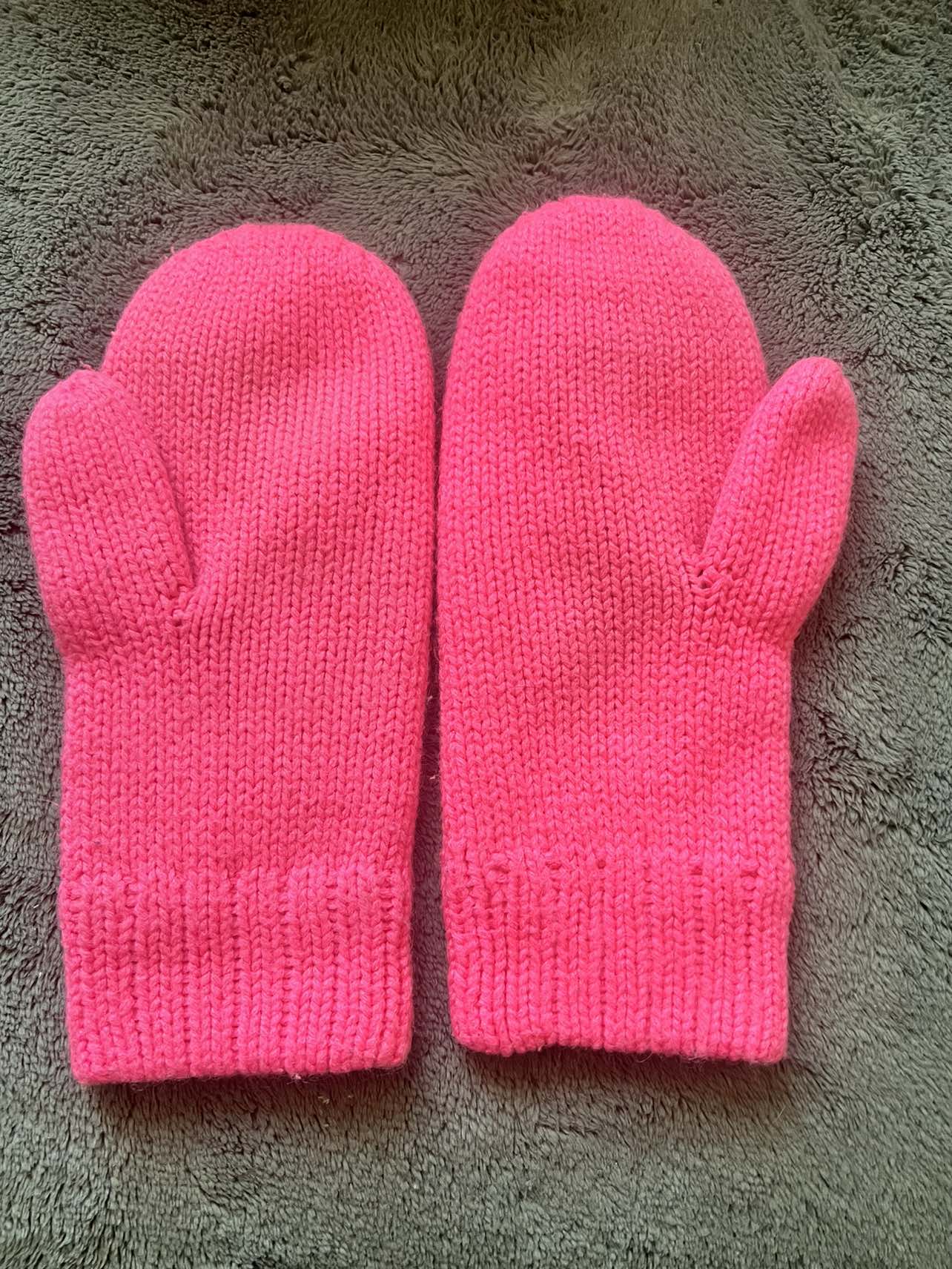 Aritzia I Talula Pink Mittens 0/S image indicator(3)