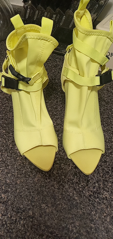 womans size 7 heels never worn