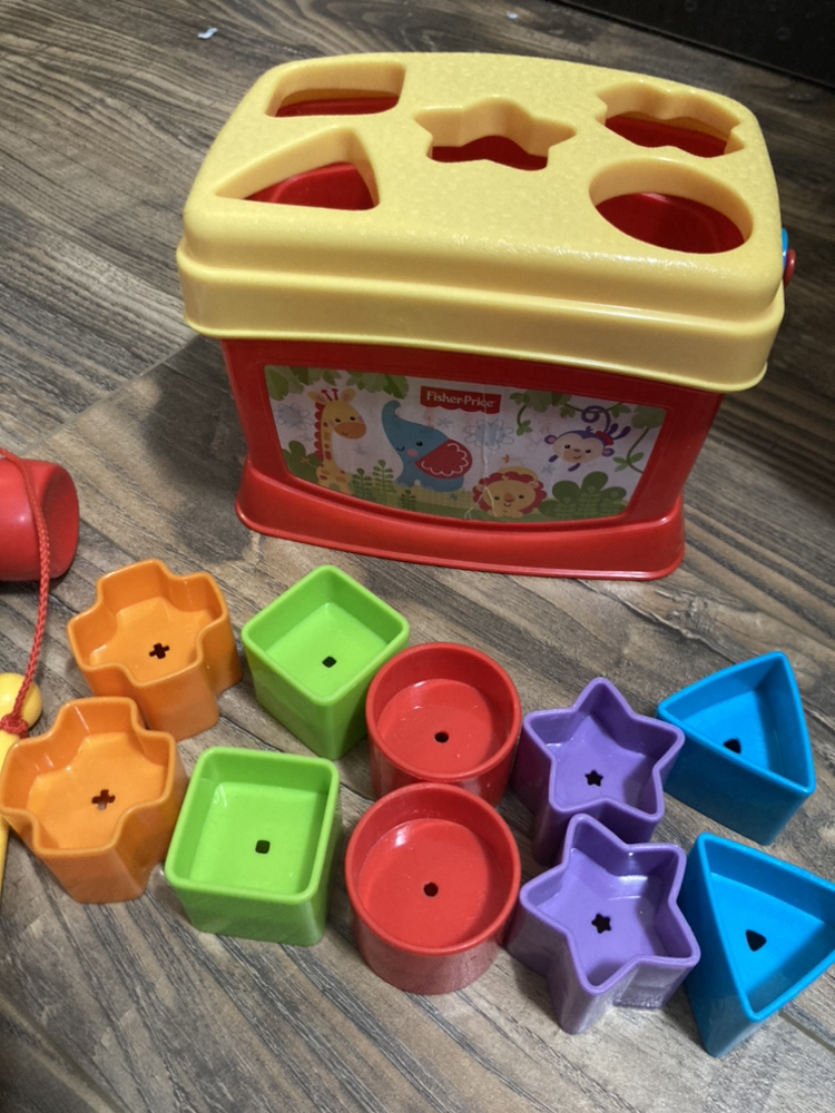 Fisher price sorting toy and musical toy image indicator(2)