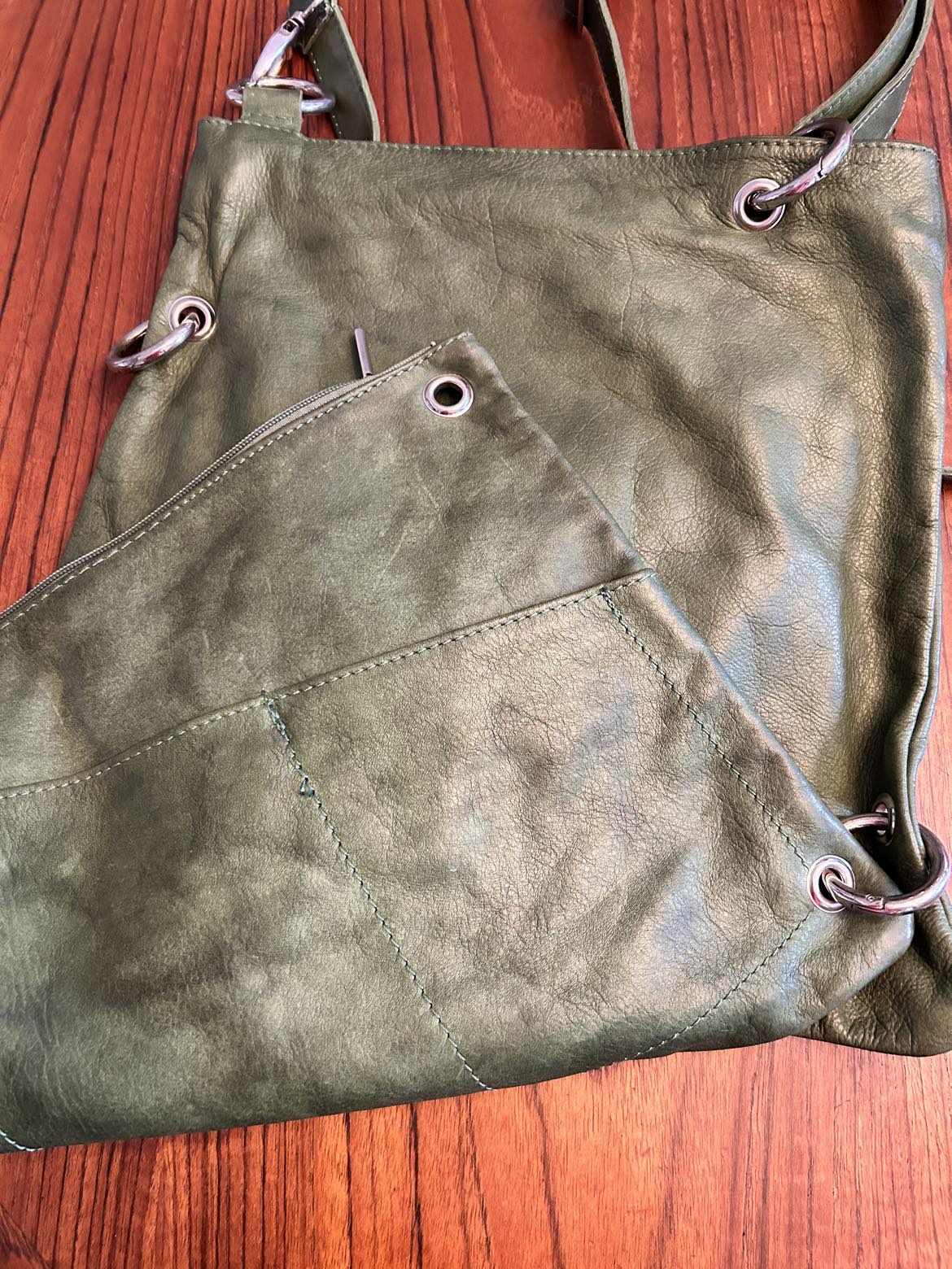 2 bags in 1! genuine Venetian leather image indicator(7)