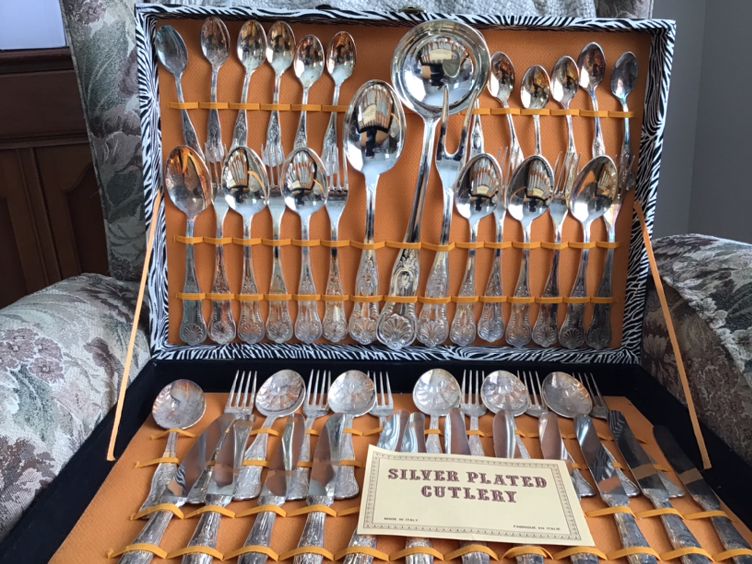 Silver plated utensil set
