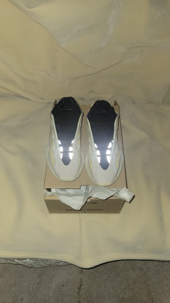 Yeezy 700 Sunflower size 8 - photo 5
