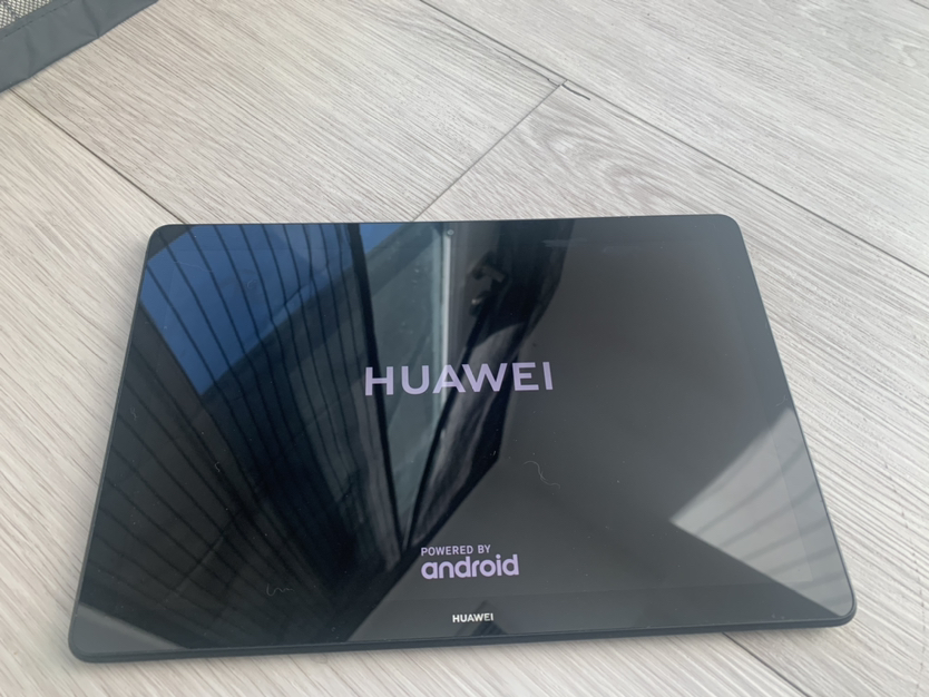 Huawei tablet with simcard/phoneline image indicator(2)