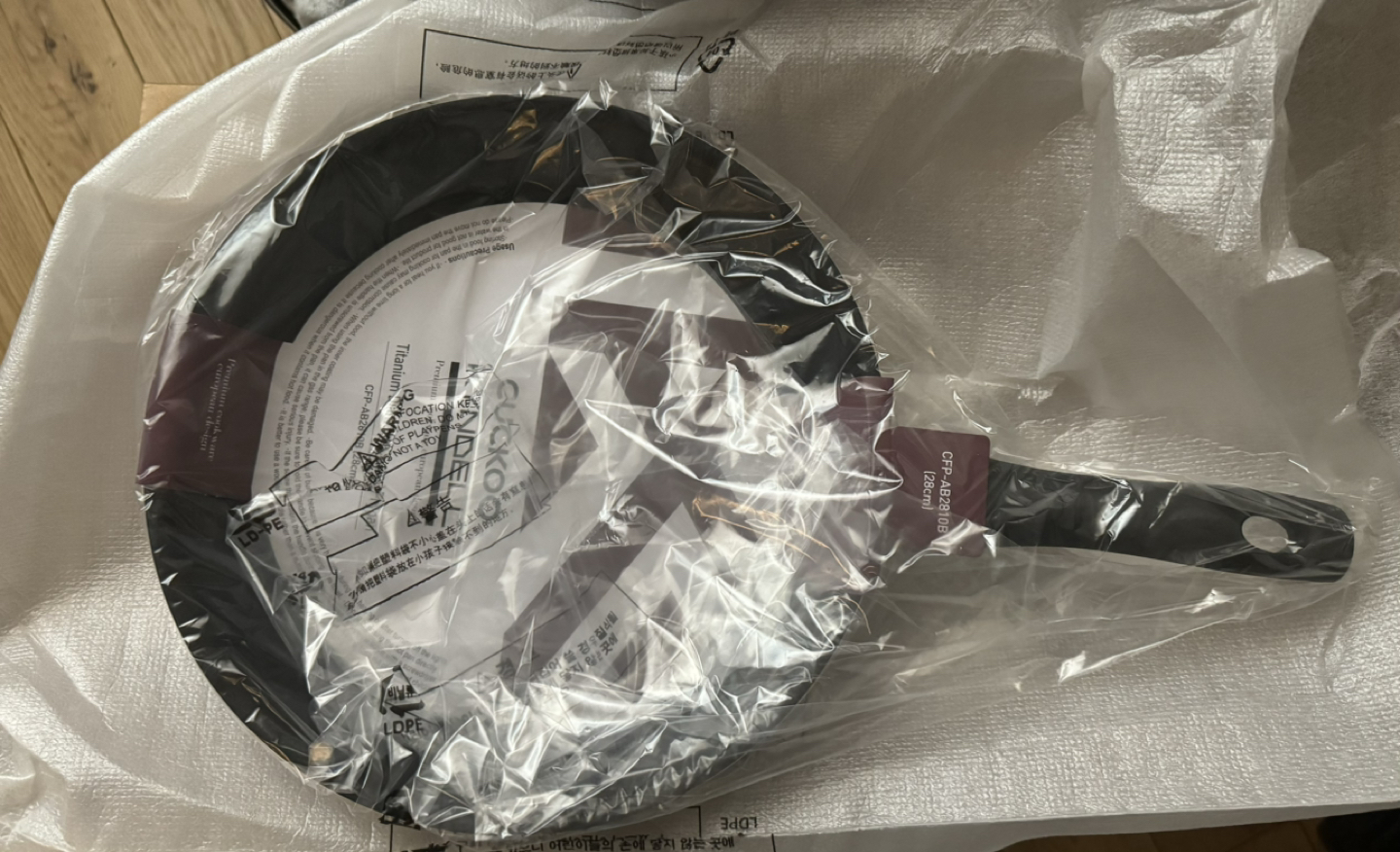 *Brand New* frypan titanium diamond coated cookware