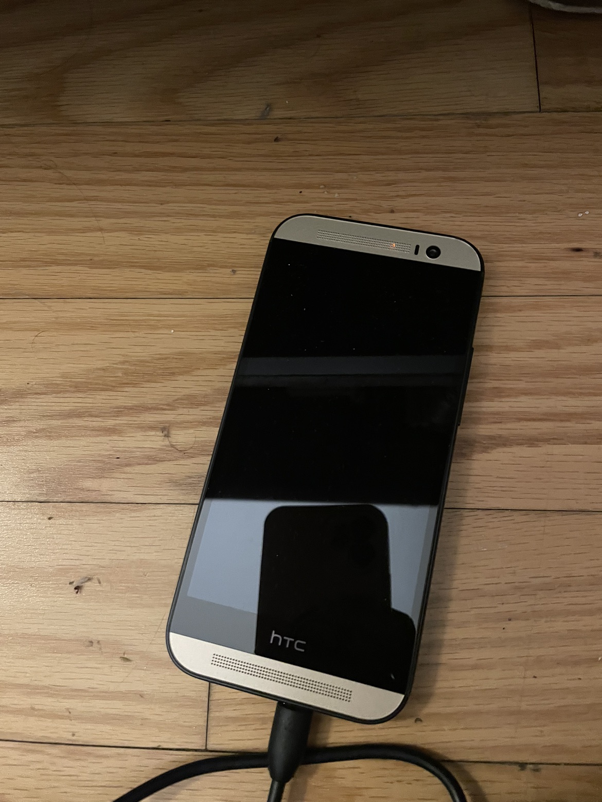 Free HTC phone, must pick up by 2 pm on 2/28 - photo 4
