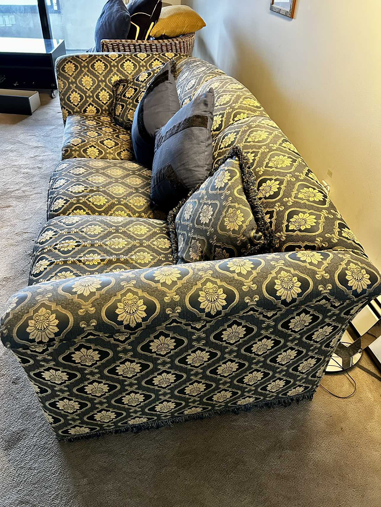 2 matching sofas , 3 seater & love-seat, flared out arms - photo 4